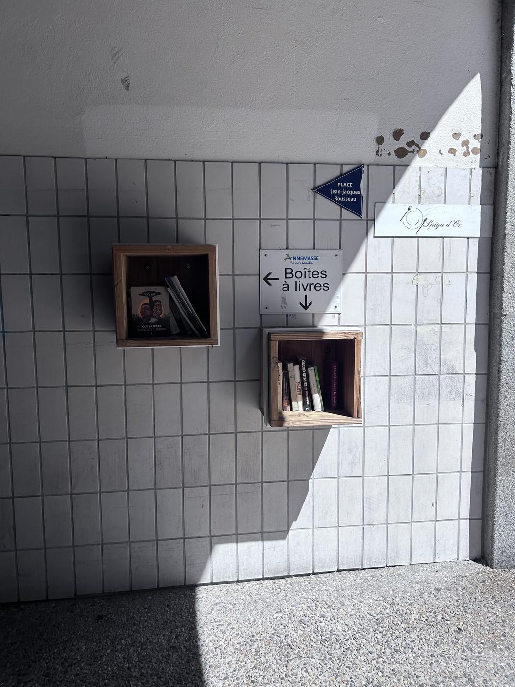 Boîte à livres - Annemasse - Place Jean-Jacques Rousseau
