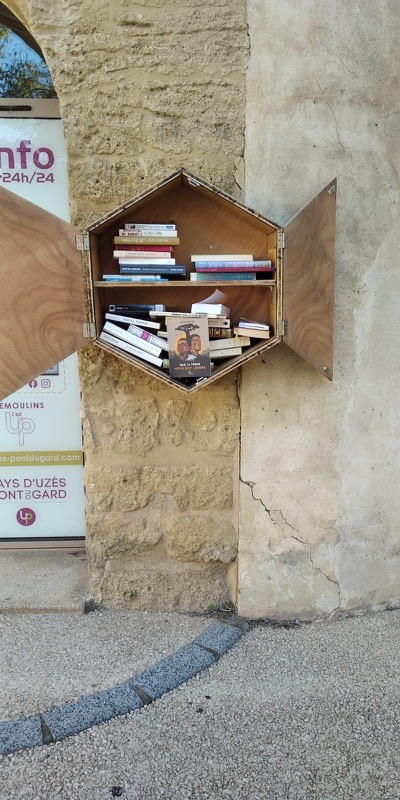 Boîte à livres - Remoulins - Pont du Gard